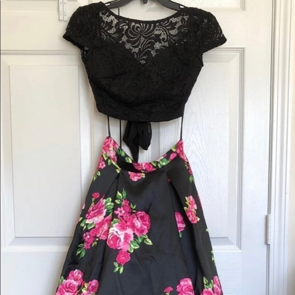 Prom Dress - Picture 2 of 5